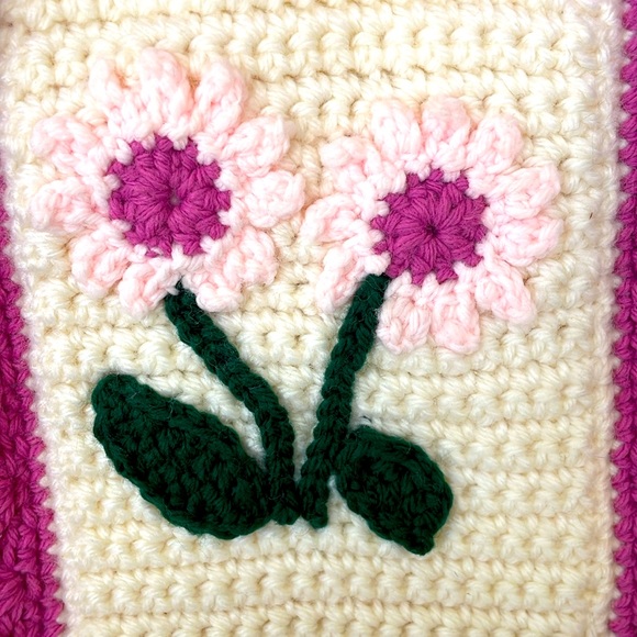 Vintage Crocheted Bathroom Set Pink Flowers Cottagecore Grannycore - Picture 3 of 9